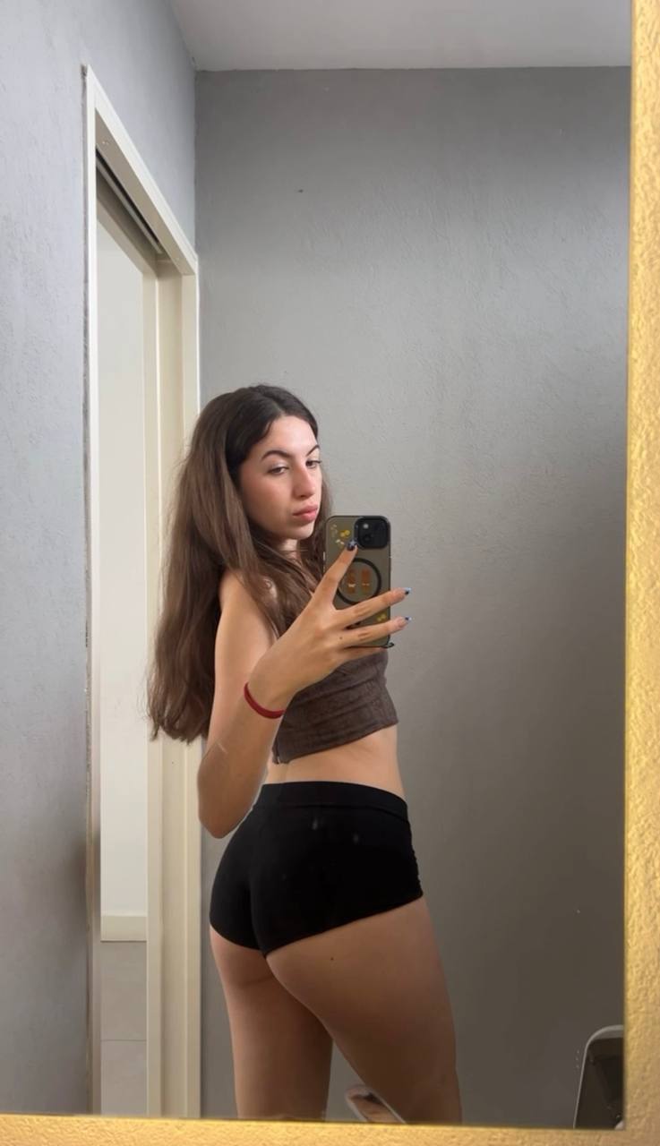 Amber in her underwear in Bhavnagar