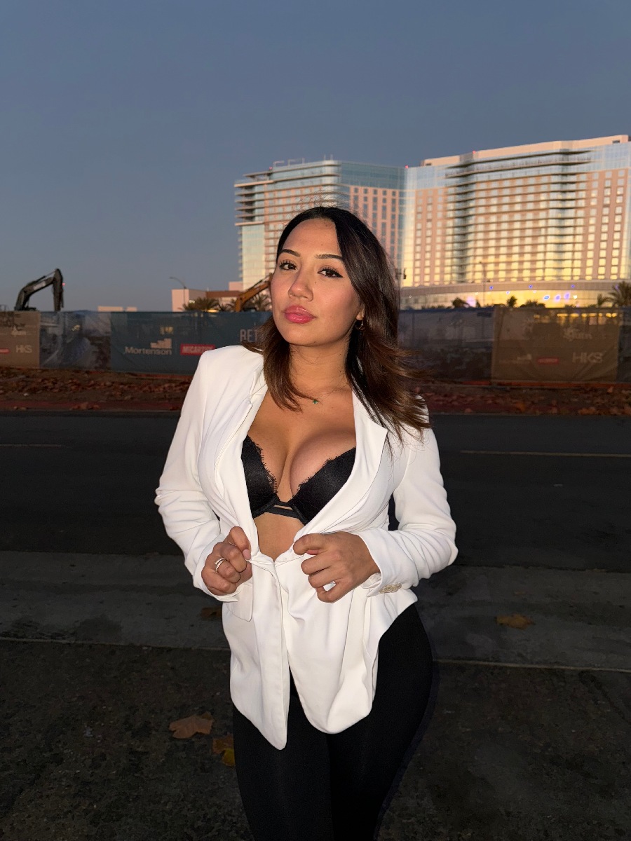 Take a pause and enjoy Ali Cruz — streaming from Bhavnagar