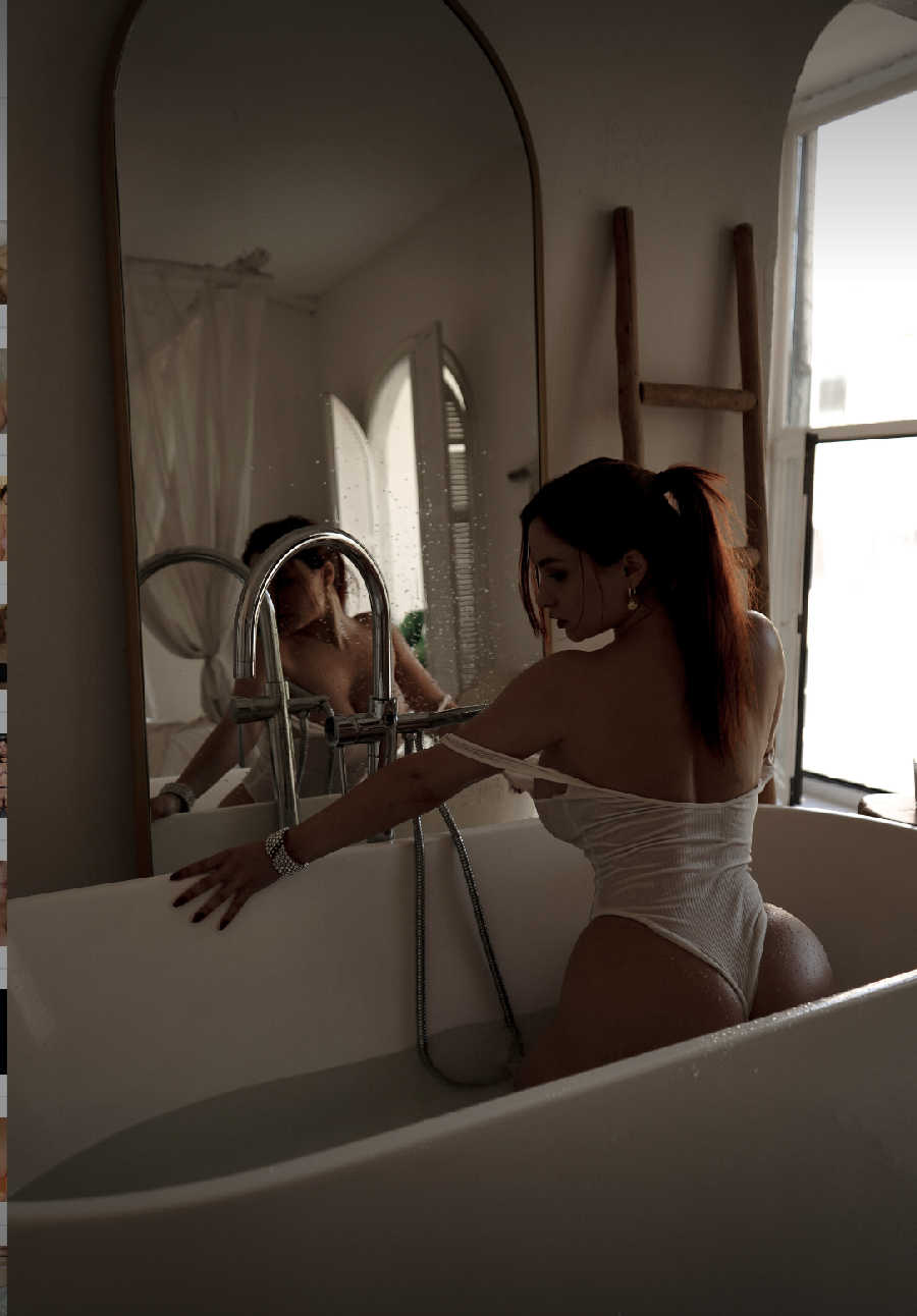 A playful frame from Miranda Faith nude — online in Bhavnagar