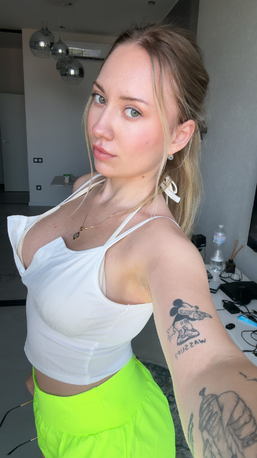 KateV in her underwear in Bhavnagar