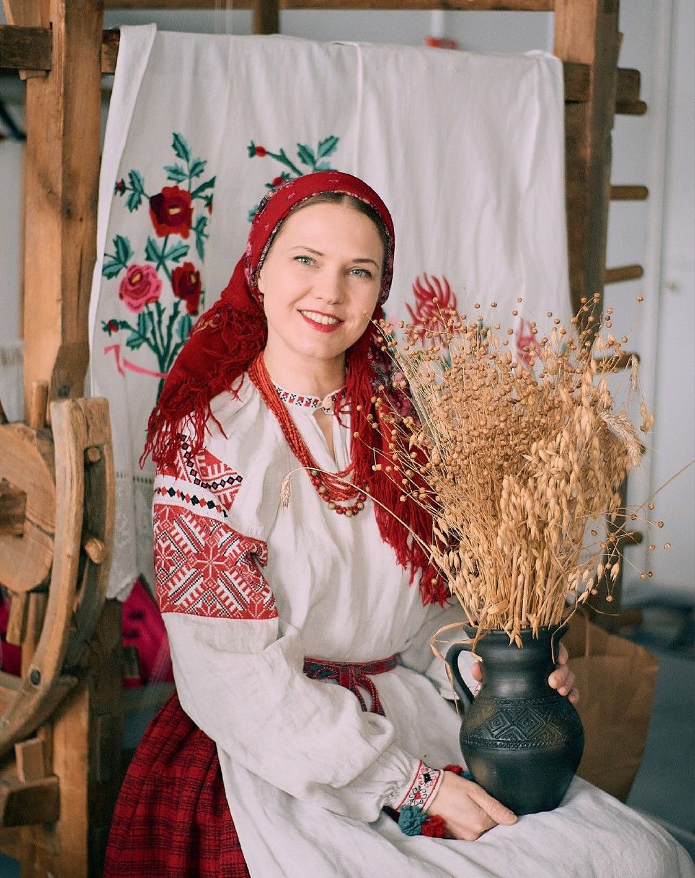 Women in Slavic costumes in Bhavnagar