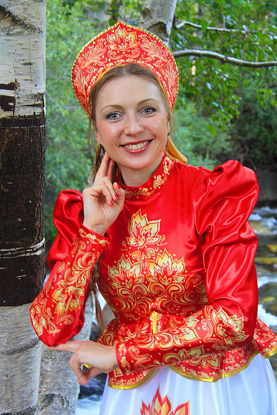 Women in Slavic costumes in Bhavnagar