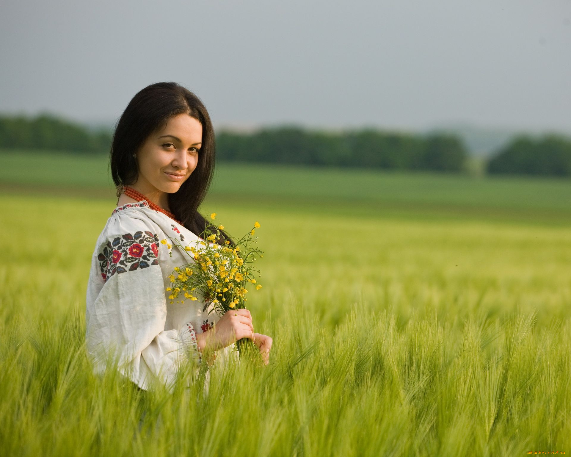 Women in Slavic costumes in Bhavnagar