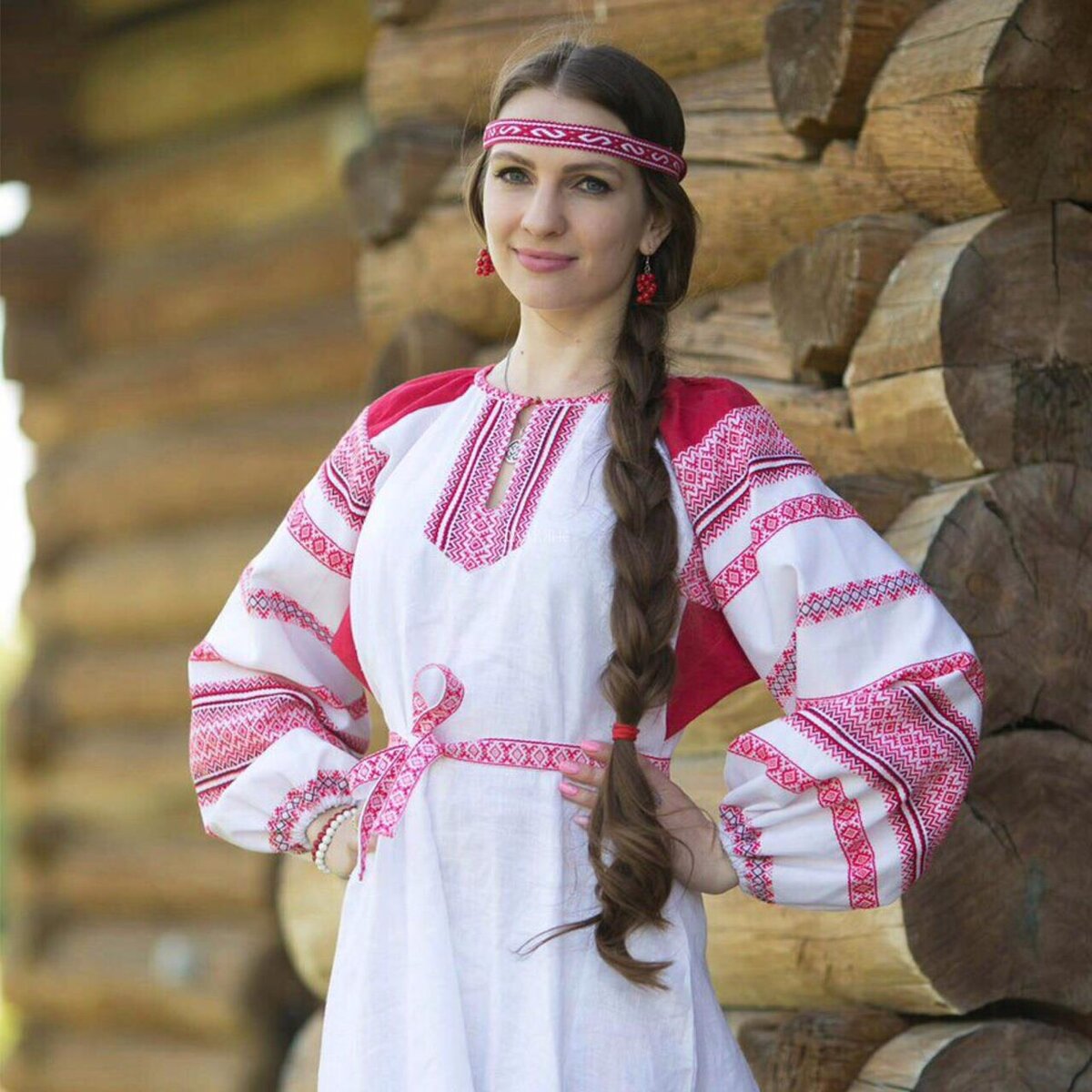 Girls in Slavic costumes in Bhavnagar