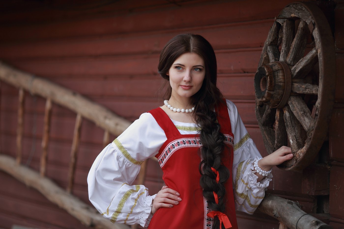 Girls in Slavic costumes in Bhavnagar