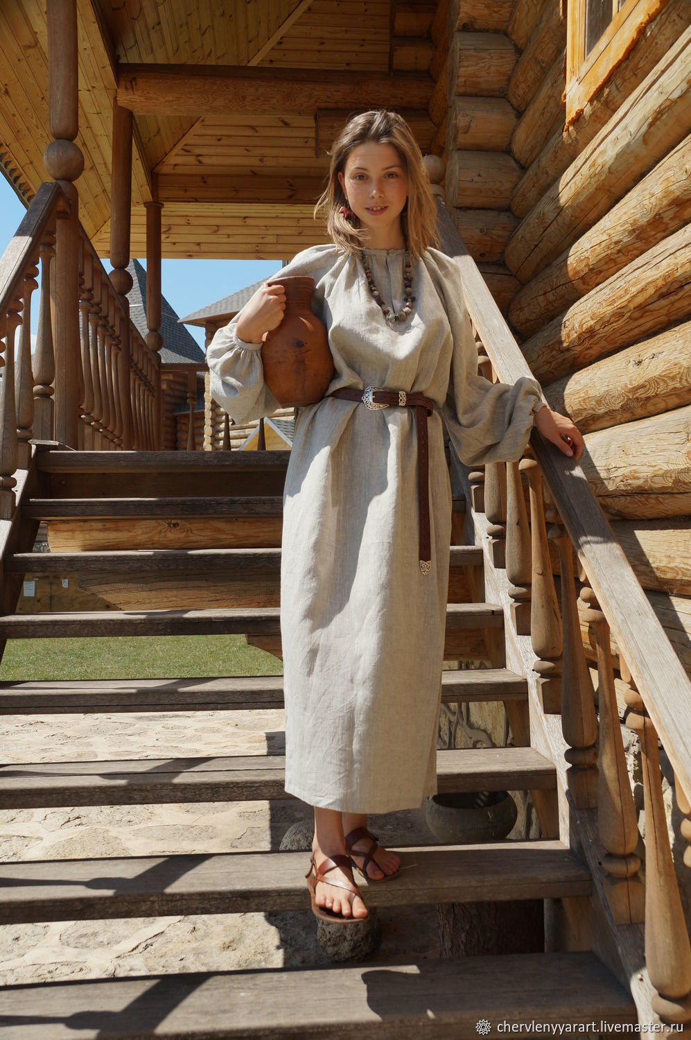 Girls in Slavic costumes in Bhavnagar