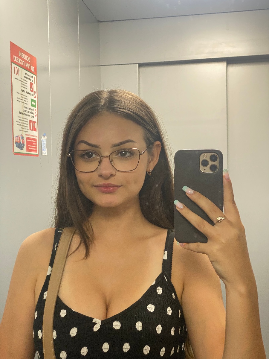 Sexy model Stacy in Bhavnagar